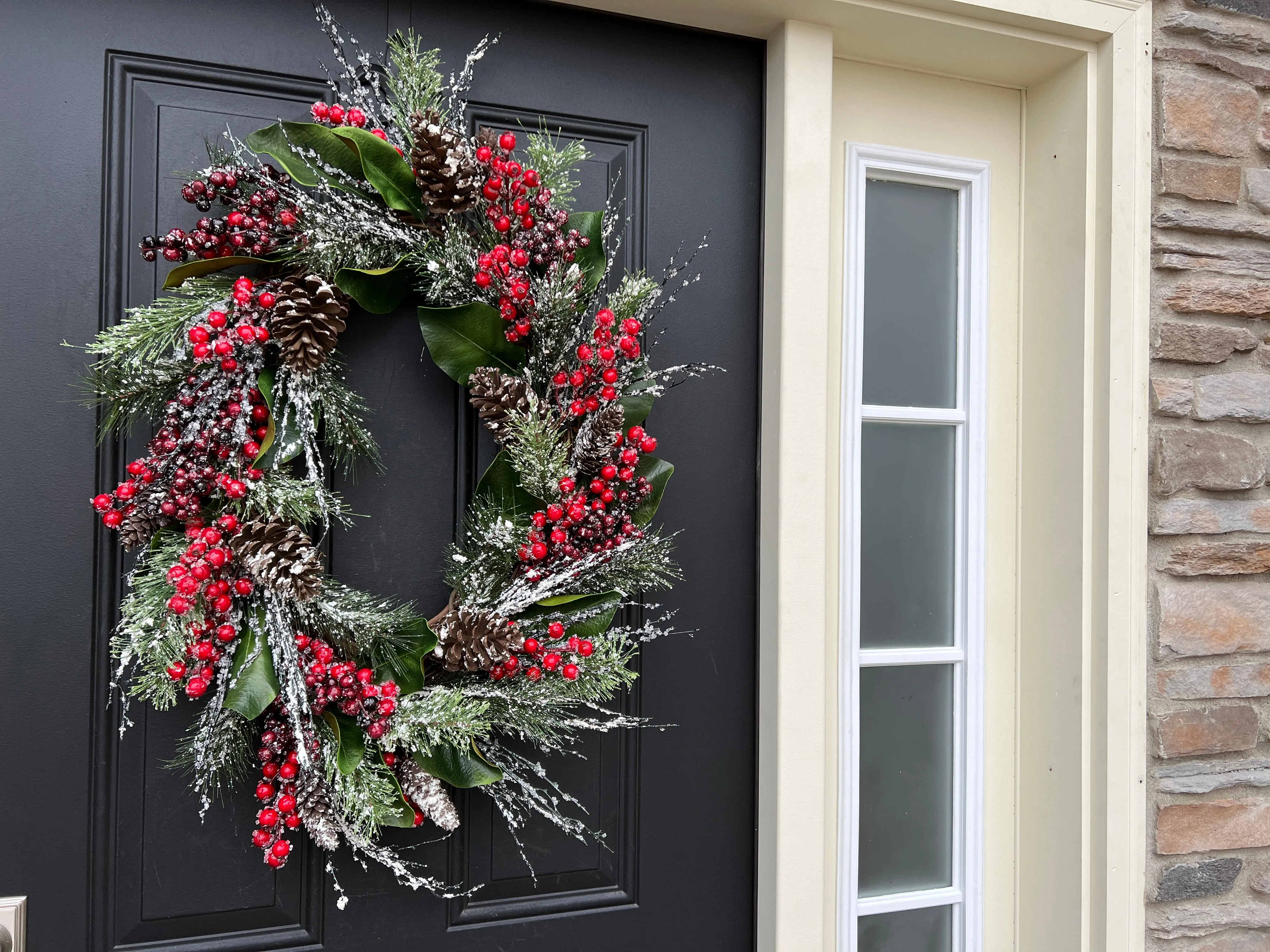 Classic Oval Christmas Wreath with Magnolia and Flocked Snow