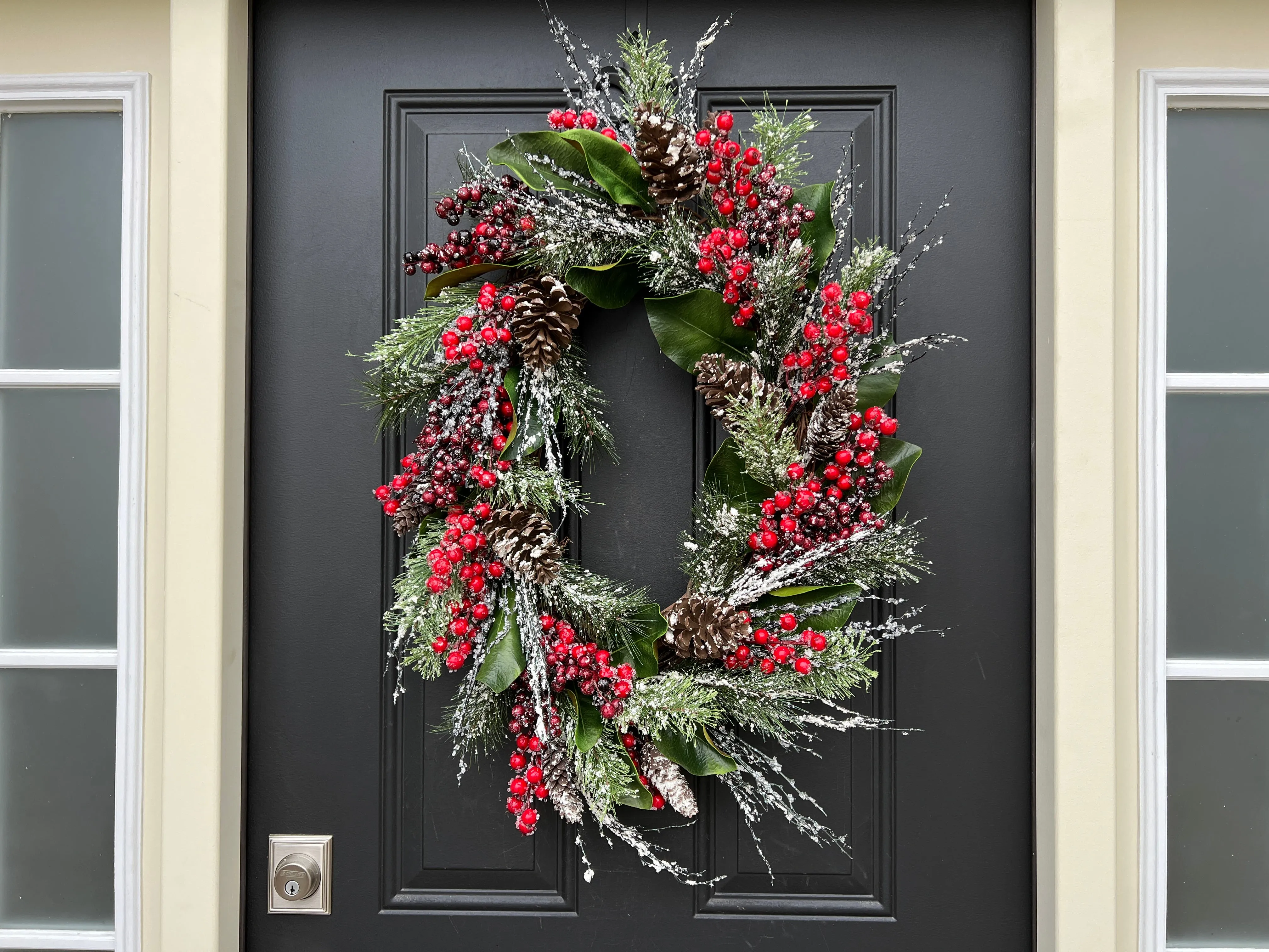 Classic Oval Christmas Wreath with Magnolia and Flocked Snow